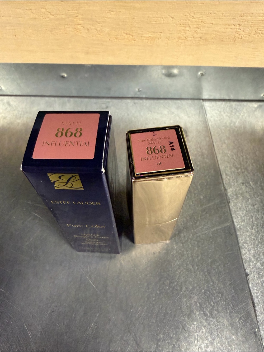 Estee Lauder Pure Color Matte Lipstick - Influential - Picture 6 of 10